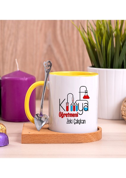 Kişiye Özel Kimya Öğretmeni Ahşap Altlıklı Kaşıklı Sarı Kupa Bardak