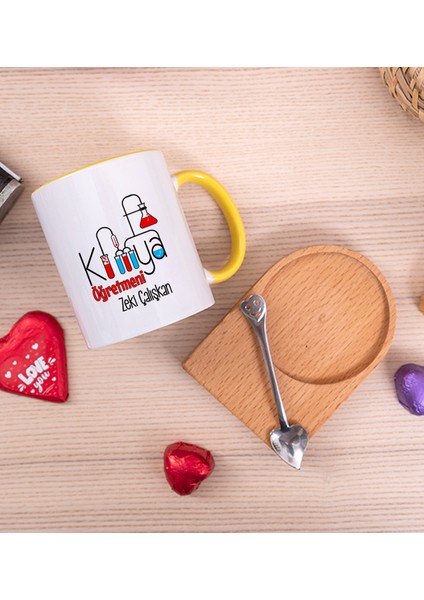 Kişiye Özel Kimya Öğretmeni Ahşap Altlıklı Kaşıklı Sarı Kupa Bardak fiyatları