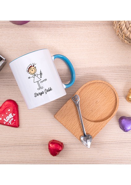 Kişiye Özel Hemşire Karikatürü Ahşap Altlıklı Kaşıklı Mavi Kupa Bardak fiyatları