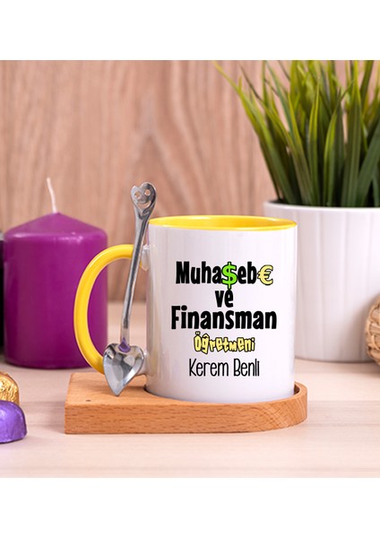 Kişiye Özel Muhasebe ve Finansman Öğretmeni Ahşap Altlıklı Kaşıklı Sarı Kupa Bardak