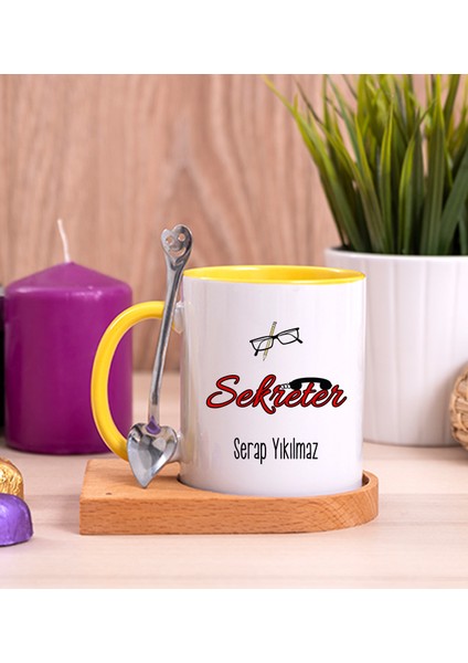Kişiye Özel Sekreter Ahşap Altlıklı Kaşıklı Sarı Kupa Bardak