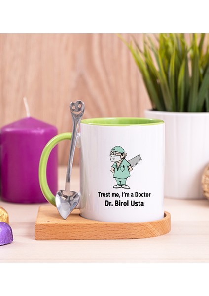 Kişiye Özel Doktor Esprili Ahşap Altlıklı Kaşıklı Yeşil Kupa Bardak