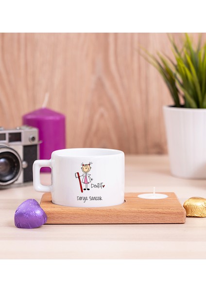 Kişiye Özel Bayan Diş Hekimi Karikatürü Ahşap Altlıklı Mumlu Fincan
