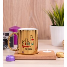 Hediye Dükkanı Kişiye Özel Kimya Öğretmeni Ahşap Altlıklı Mumlu Gold Kupa Bardak