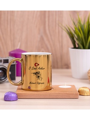 Hediye Dükkanı Kişiye Özel Askere Hediye Ahşap Altlıklı Mumlu Gold Kupa Bardak