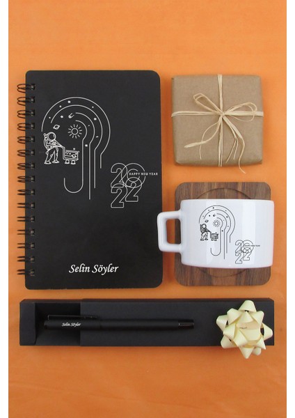 Yen Yıla Özel Uzayda Alışveriş Tasarımlı Yılbaşı Hediye Seti fiyatları