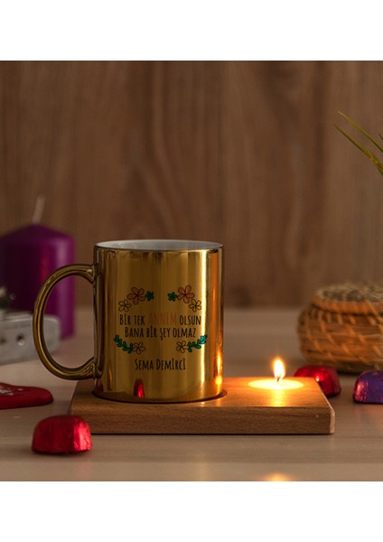 Kişiye Özel Bir Tek Annem Olsun Ahşap Altlıklı Mumlu Gold Kupa Bardak