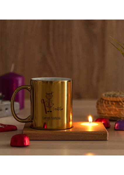 Kişiye Özel Bayan Diş Hekimi Karikatürü Ahşap Altlıklı Mumlu Gold Kupa Bardak modelleri