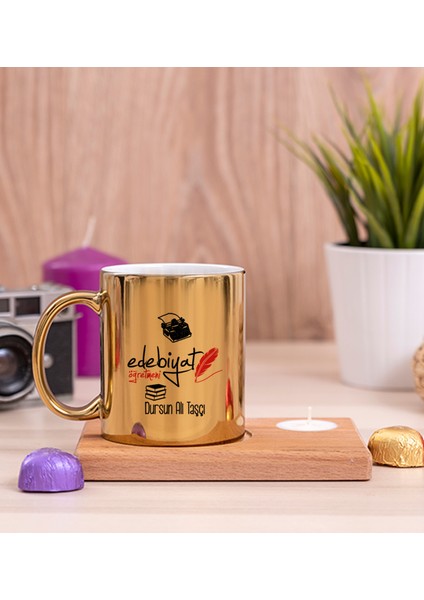 Kişiye Özel Edebiyat Öğretmeni Ahşap Altlıklı Mumlu Gold Kupa Bardak
