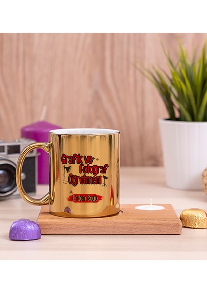 Kişiye Özel Grafik ve Fotoğraf Öğretmeni Ahşap Altlıklı Mumlu Gold Kupa Bardak