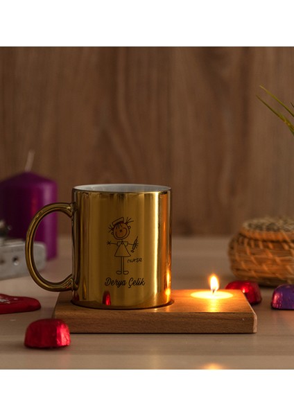 Kişiye Özel Hemşire Karikatürü Ahşap Altlıklı Mumlu Gold Kupa Bardak modelleri