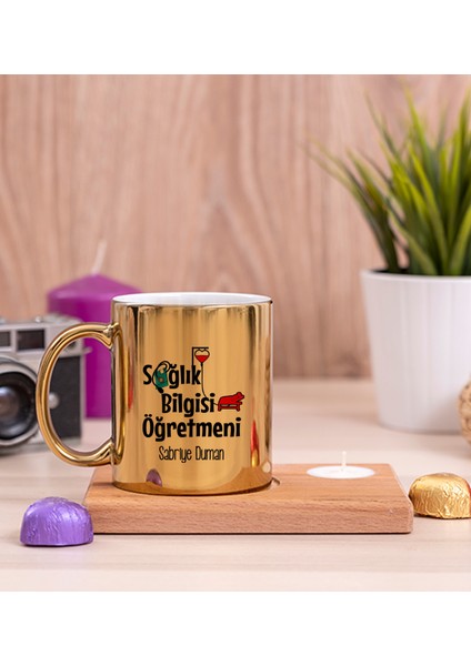 Kişiye Özel Sağlık Bilgisi Öğretmeni Ahşap Altlıklı Mumlu Gold Kupa Bardak