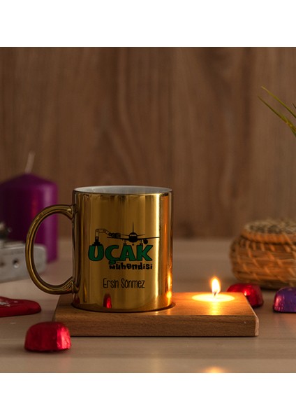 Kişiye Özel Uçak Mühendisi Ahşap Altlıklı Mumlu Gold Kupa Bardak modelleri