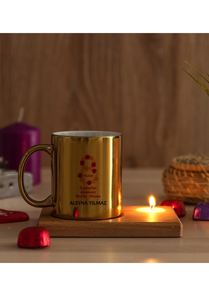 Kişiye Özel Kadınlar Günü Hediyesi Ahşap Altlıklı Mumlu Gold Kupa Bardak modelleri
