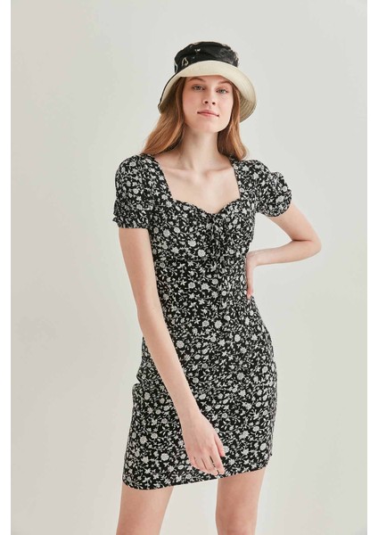 Yaka Bağcık Detaylı Minik Kol Elbise