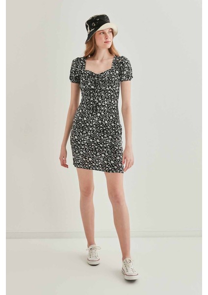 Yaka Bağcık Detaylı Minik Kol Elbise fırsatları