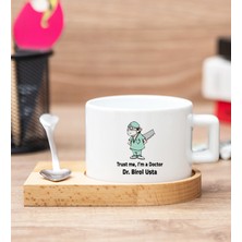 Hediye Dükkanı Kişiye Özel  Doktor Esprili Ahşap Altlıklı Fincan