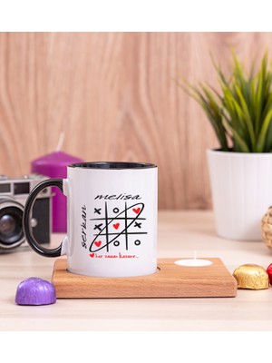 Hediye Dükkanı Kişiye Özel Aşk Her Zaman Kazanır Ahşap Altlıklı Mumlu Siyah Kupa Bardak