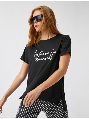 Koton 2YAK13713EK Yuvarlak Yaka Kısa Kollu Normal Kalıp Siyah Kadın T-Shirt