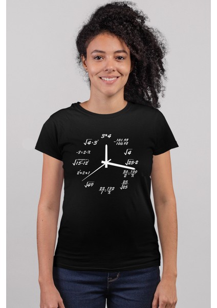 Saat Kaç Siyah Kısa Kollu Kadın T-Shirt