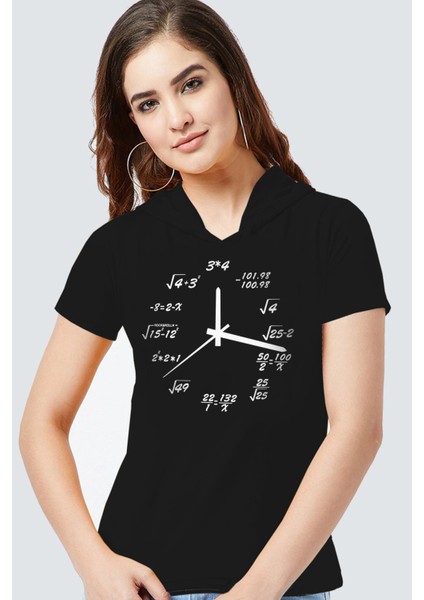 Saat Kaç Siyah Kapşonlu Kısa Kollu Kadın T-Shirt