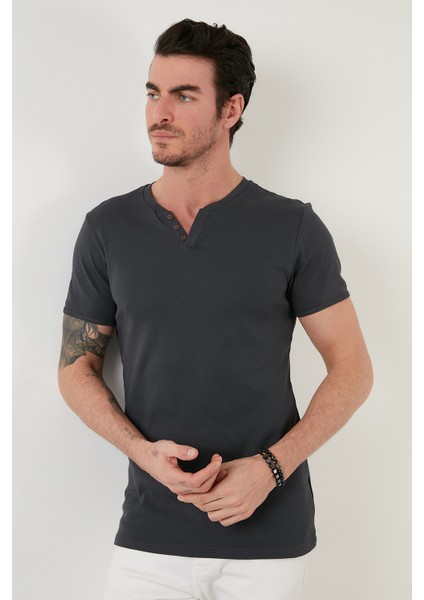 % 100 Pamuklu V Yaka Slim Fit T Shirt Erkek T SHİRT 5902122 fiyatları