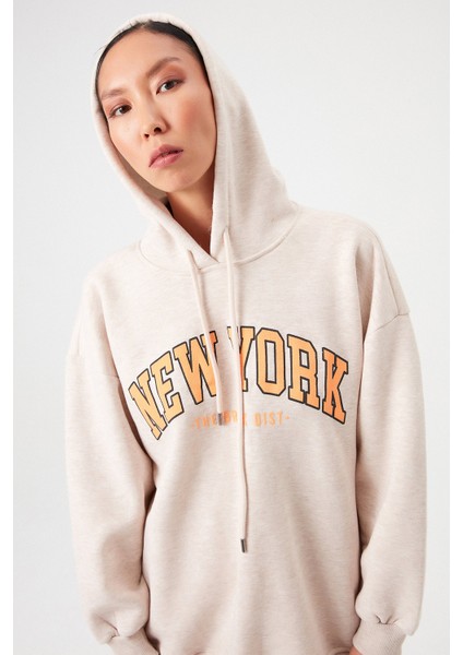 AÇELYAOKCU Oversize Kapüşonlu New York Baskılı Sweartshirt