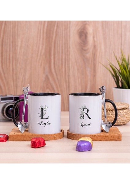 Kişiye Özel Baş Harfli Çiçek Tasarım İkili Ahşap Altlıklı Siyah Kupa Bardak