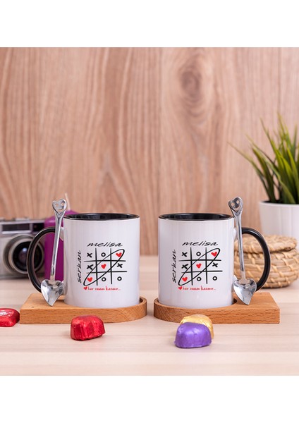 Kişiye Özel Aşk Her Zaman Kazanır İkili Ahşap Altlıklı Siyah Kupa Bardak