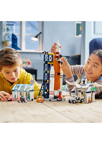 City Roket Fırlatma Merkezi 60351 - Çocuklar Için Yaratıcı Oyuncak Yapım Seti (1010 Parça)