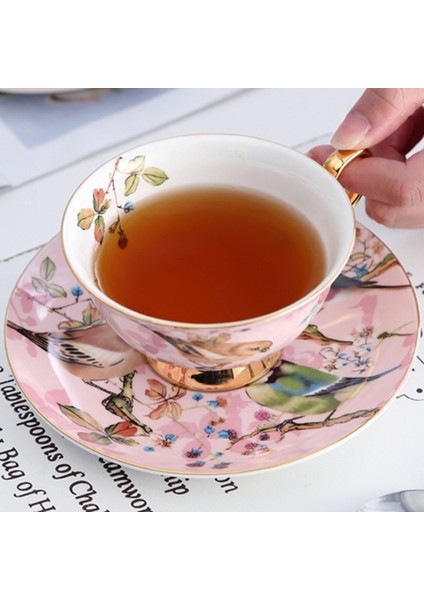 Avrupa Lüks Kemik Çini Kahve Seti Seramik Altın Kolu Ingiliz Öğleden Sonra Çay Bardağı İle Daire Ve Kaşık Kuş Desen Teaware | (Yurt Dışından) fırsatları