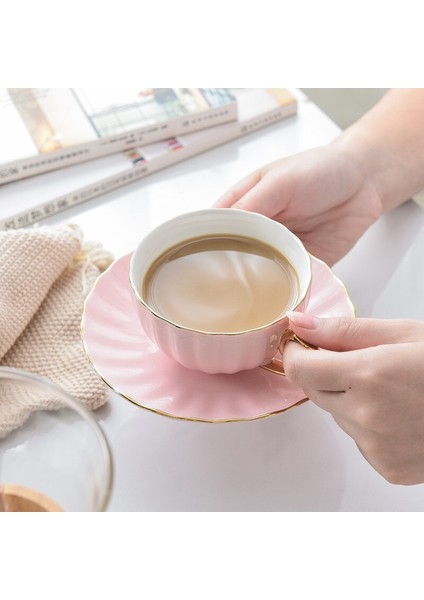 Avrupa Seramik Işık Lüks Tabağı Seti İle Sevimli Kahve Fincanı Porselen Modern Basit Öğleden Sonra Çay Bardağı Ofis Drinkware 200Ml | Kahve Kupası Ve Tabak Setleri (Yurt Dışından)