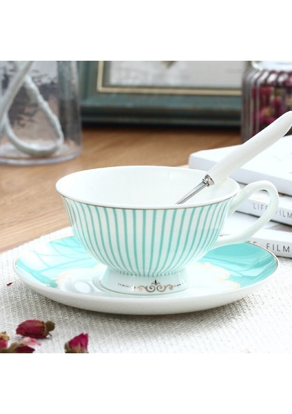 Avrupa Tarzı Lüks Kemik Çini Kahve Fincanı Kahve Fincanı Ve Tabağı Set Seramik Retro Ingilizce Öğleden Sonra Çay Bardağı Set Arkadaşınızın Hediye | Kupalar (Yurt Dışından)
