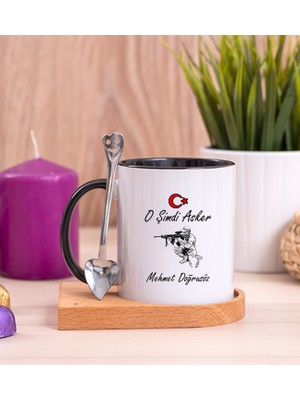 Hediye Dükkanı Kişiye Özel  Askere Hediye Ahşap Altlıklı Kaşıklı Siyah Kupa Bardak