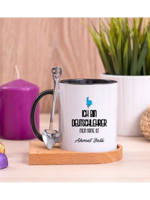 Hediye Dükkanı Kişiye Özel  Erkek Almanca Öğretmeni Ahşap Altlıklı Kaşıklı Siyah Kupa Bardak