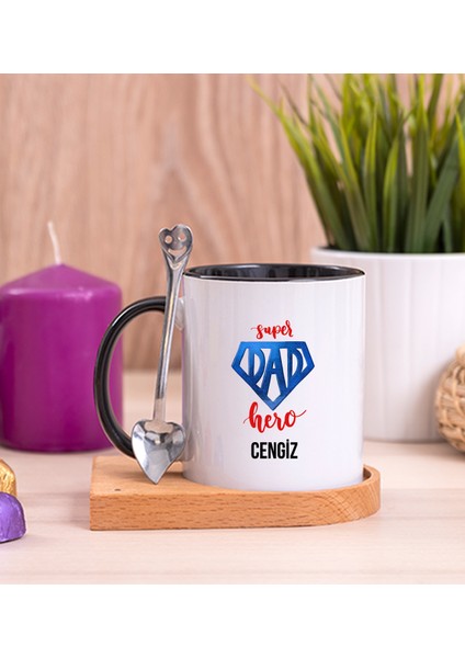Kişiye Özel Super Dad Babaya Hediye Ahşap Altlıklı Kaşıklı Siyah Kupa Bardak