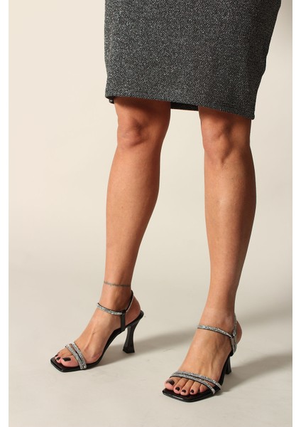 Siyah Rugan Taşlı Kadın Topuklu