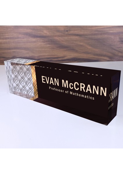 Ofis Masası Isimliği Kişiselleştirilmiş Şeffaf Akrilik Cam Üzerinde Şık Tasarım