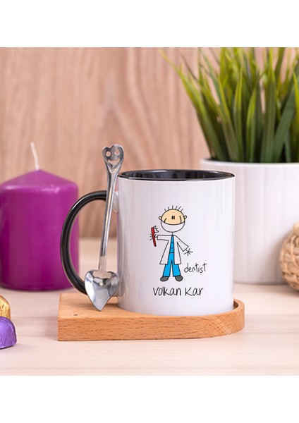 Kişiye Özel Erkek Diş Hekimi Karikatürü Ahşap Altlıklı Kaşıklı Siyah Kupa Bardak