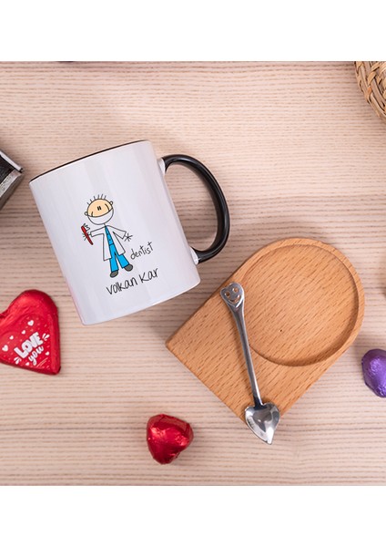 Kişiye Özel Erkek Diş Hekimi Karikatürü Ahşap Altlıklı Kaşıklı Siyah Kupa Bardak fiyatları