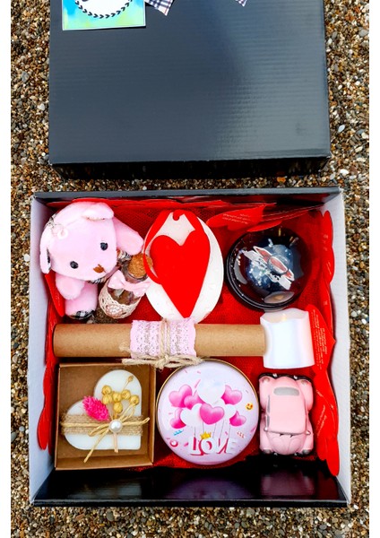 Sevgiliye Romantik Kutuda Hediye Doğumgünü Yıldönümü Sürpriz Hediye Sepeti 1PINK7SS9