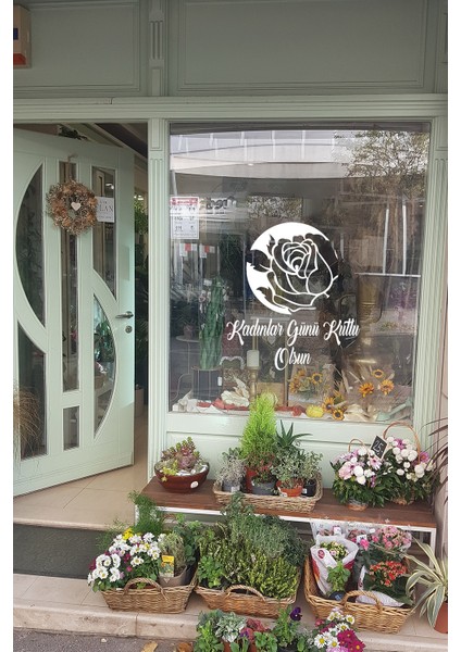 Mother Day ve 8 Mart Kadınlar Günü Kutlu Olsun Yazısı Cam Vitrin Stickerı 60CM - Beyaz