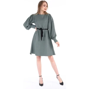 Disentis Modest Yuvarlak Yaka Kolu Pileli Geniş Manşetli Fermuarlı Kazayağı Desenli Siyah Yeşil Elbise