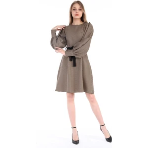 Disentis Modest Yuvarlak Yaka Kolu Pileli Geniş Manşetli Fermuarlı Kazayağı Desenli Siyah Bej Elbise