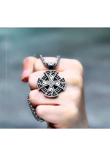 Paslanmaz Çelik Iskandinav Kabartma Desen Haç Kolye