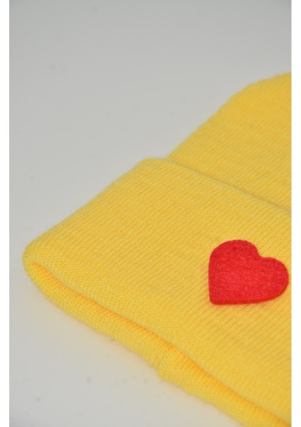 Sevgililer Günü Özel Koleksiyonu Kırmızı Kalp Figürlü Sarı Renk Unisex Erkek/Kadın Bere fiyatları