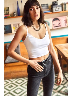 Kasheha Kadın Beyaz Askılı Likralı Örme Kaşkorse Crop Bluz - KSH00107