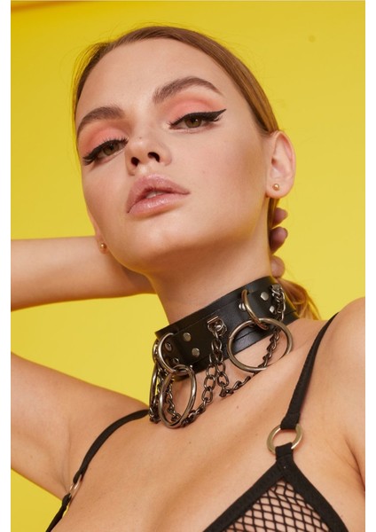 Kadın Halka ve Zincir Detaylı Geniş Şerit Deri Choker Boyun Aksesuar Siyah