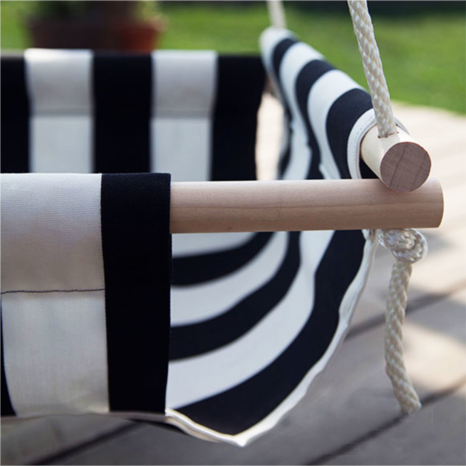 Svava Ahşaplı Bebek Salıncak (SiyahBeyaz) Fiyatı Svava Ahşaplı Bebek Salıncak (SiyahBeyaz) Fiyatı