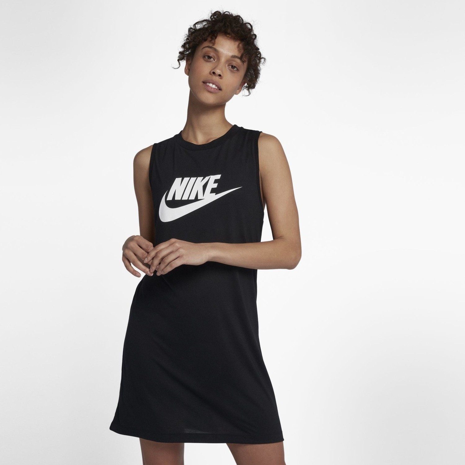 Найк женщины. Платье Nike Sportswear. Платье Nike w NSW SWSH. Найк спортивные платья новая коллекция 2022. Платье w NSW ICN clsh Maxi Dress.